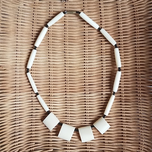 Vintage Jewelry - Vintage Bone Necklace